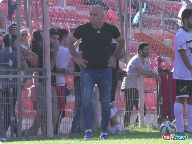 לעופר בכר יש המון עבודה בהוד השרון